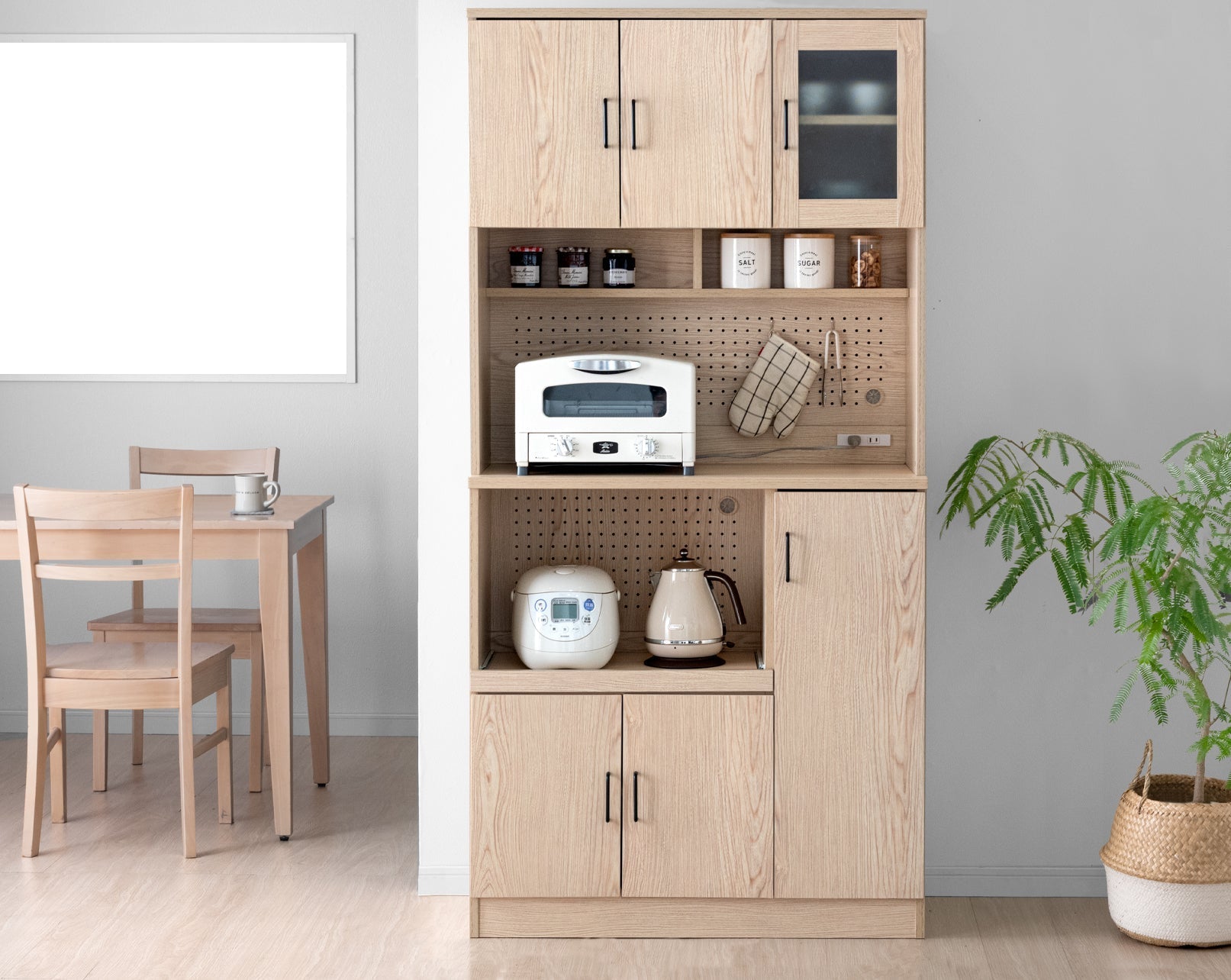 有孔ボード付きキッチン収納発売