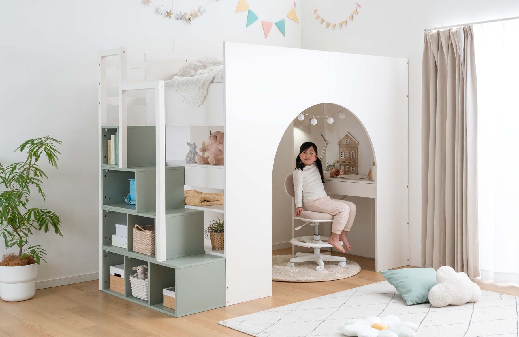 『HIDE-A』からロフトベッド登場