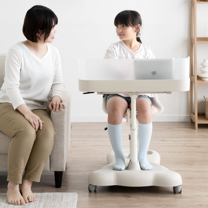 移動ができる「一体型デスク＆チェア」