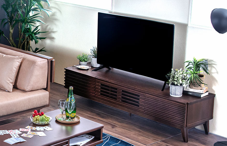 天然木の温もり溢れるテレビ台