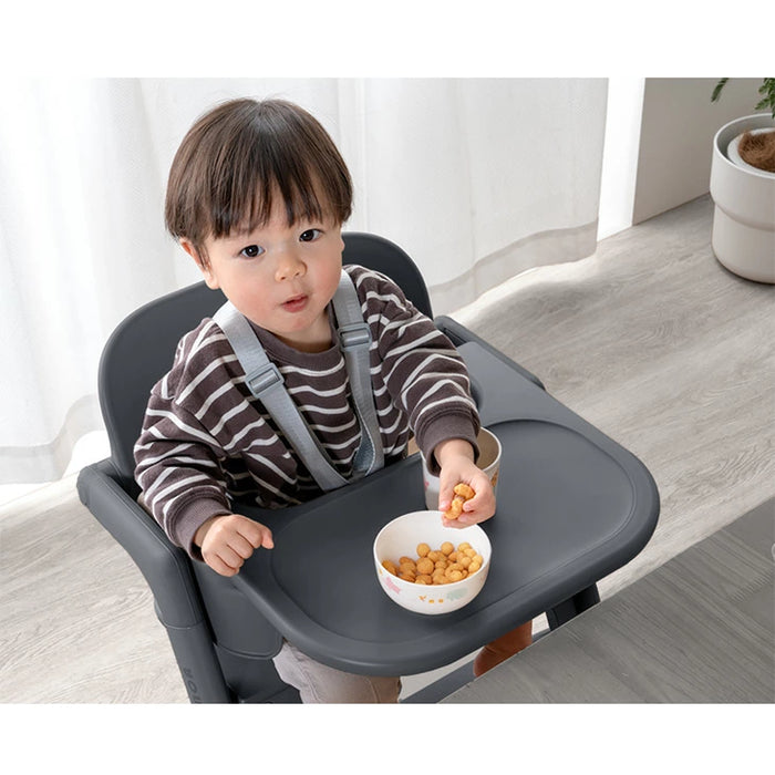 【新発売記念プライス】ベビーチェア ワンタッチ調節 折りたたみ 7段階高さ調整 テーブル付き ベルト 足置き〔93000001〕