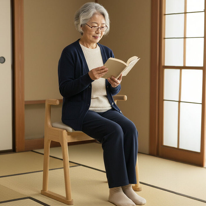 サポートチェア 完成品 肘付き ウレタン座面  お掃除ロボ対応 天然木 スツール〔23570257〕